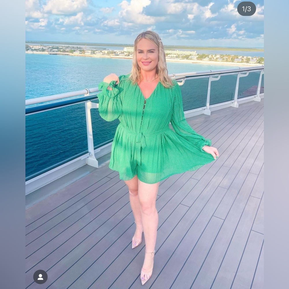 💕Green Romper from Vici 💕